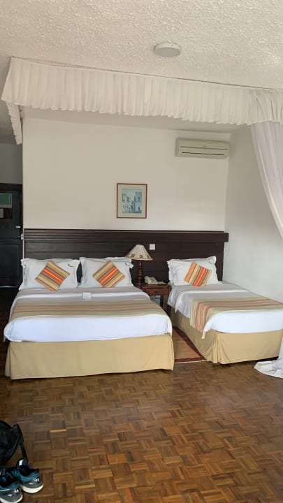 Zimmer Travellers Beach Hotel & Club