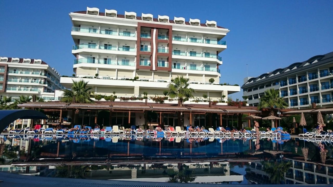 Blick vom Pool Adalya Ocean Deluxe