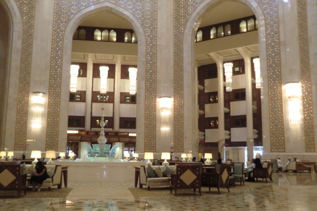 Eingangshalle Al Bustan Palace - A Ritz-Carlton Hotel