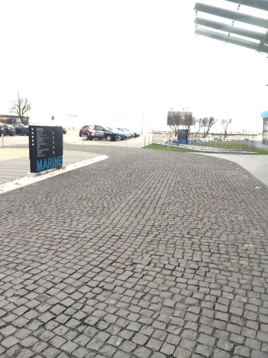 Eingang Marine Hotel by Zdrojowa