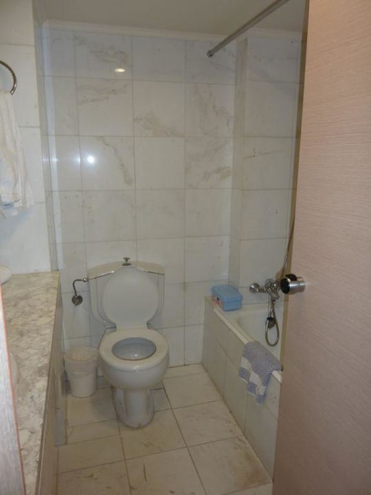 Toilette (im Badezimmer) Kresten Palace Hotel