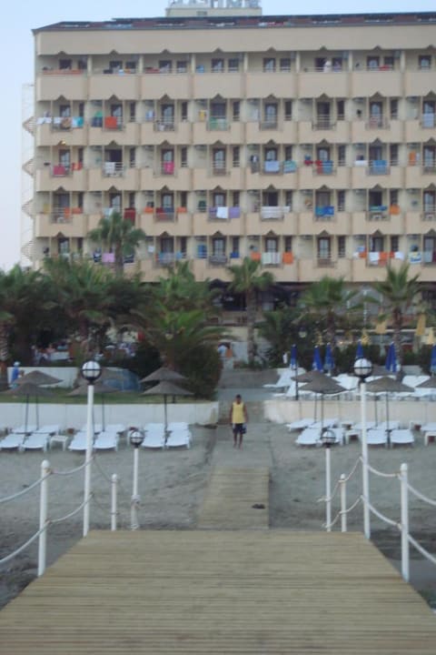 Von hier aus kann man den Sonnenuntergang schön beobachten Anitas Beach Hotel