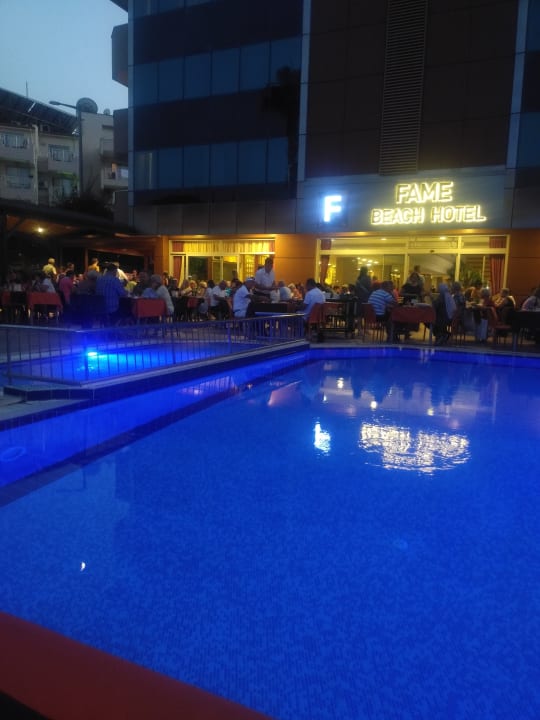 Pool Fame Beach Hotel