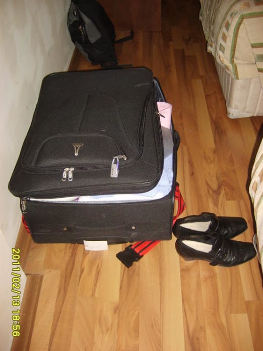 Viel zu kleines Zimmer Falcon Hotel