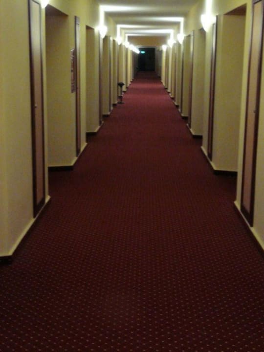 Einsame Gänge Lonicera Resort & Spa Hotel