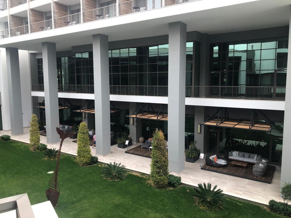 Ausblick Acanthus Cennet Barut Collection