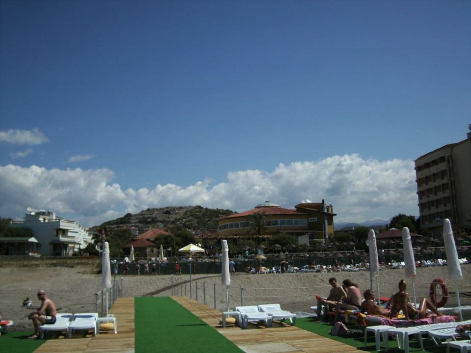 Blick vom Steg auf das Hotel Club Dizalya