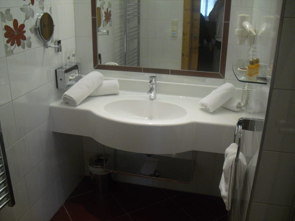 Bad mit eingebautem Radio Hotel Riederalm