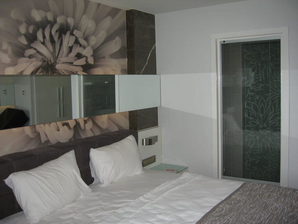 Zimmer Hotel G mit Dusche hinter der Glasscheibe Gold Island Selected
