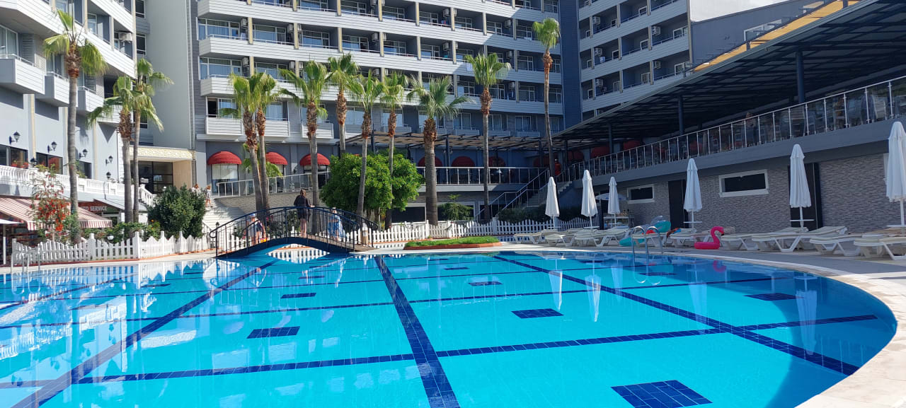 Pool Mira Meridia Beach Hotel