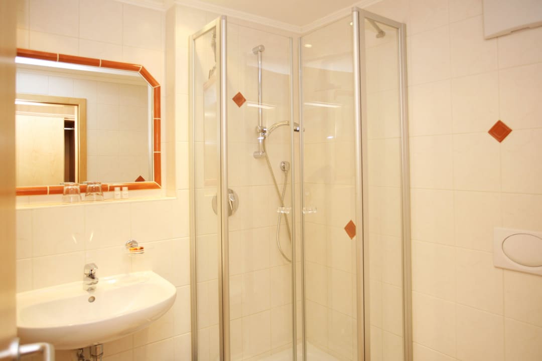 Bad Komfortdoppelzimmer Gästehaus beim Nuihausa