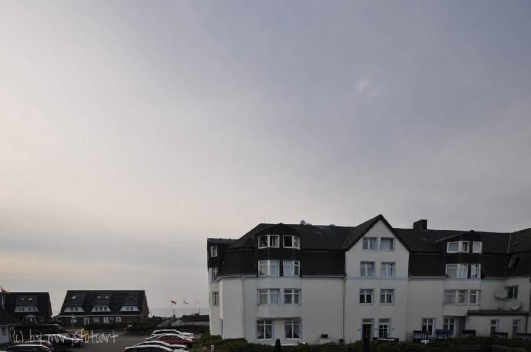 Blick auf die Rückseite des Hotels Lindner Hotel Sylt