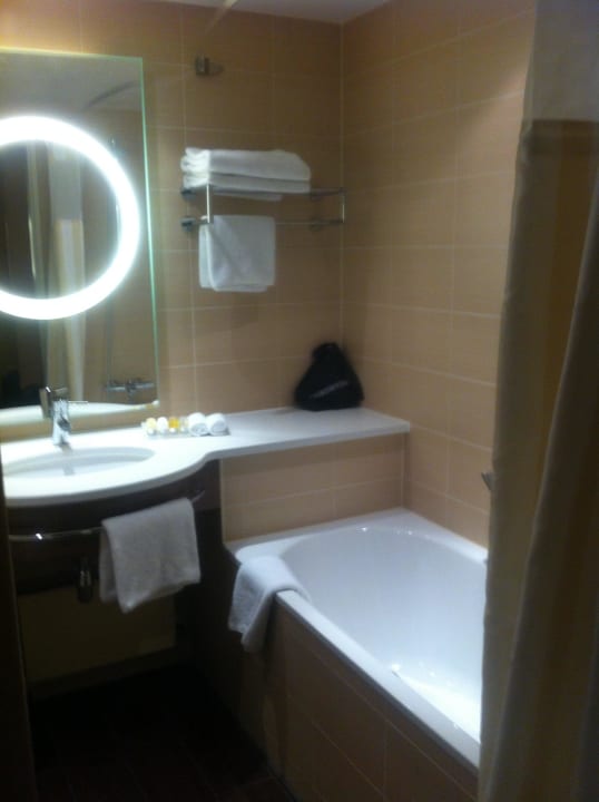 Badezimmer Hilton Garden Inn Frankfurt Airport