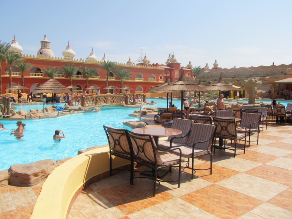 Poolanlage mit Cafe Pickalbatros Alf Leila Wa Leila Resort - Neverland Hurghada