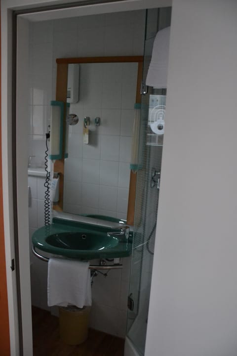 Kleines Bad ibis Hotel München City