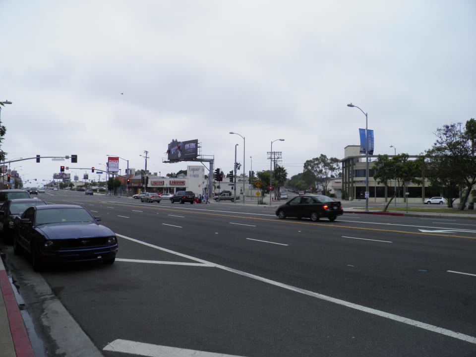 Vor dem Hotel Custom Hotel