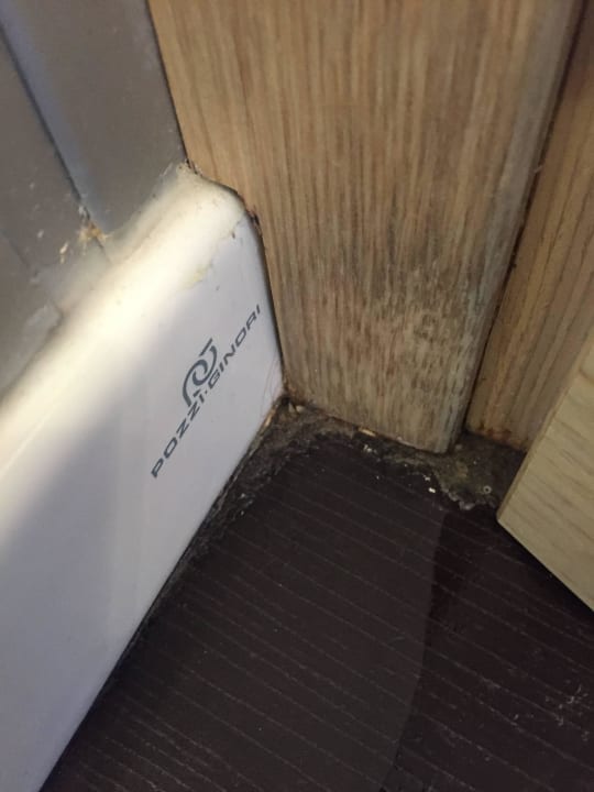 Schmutz in den Ecken schlimm Hotel Bellevue