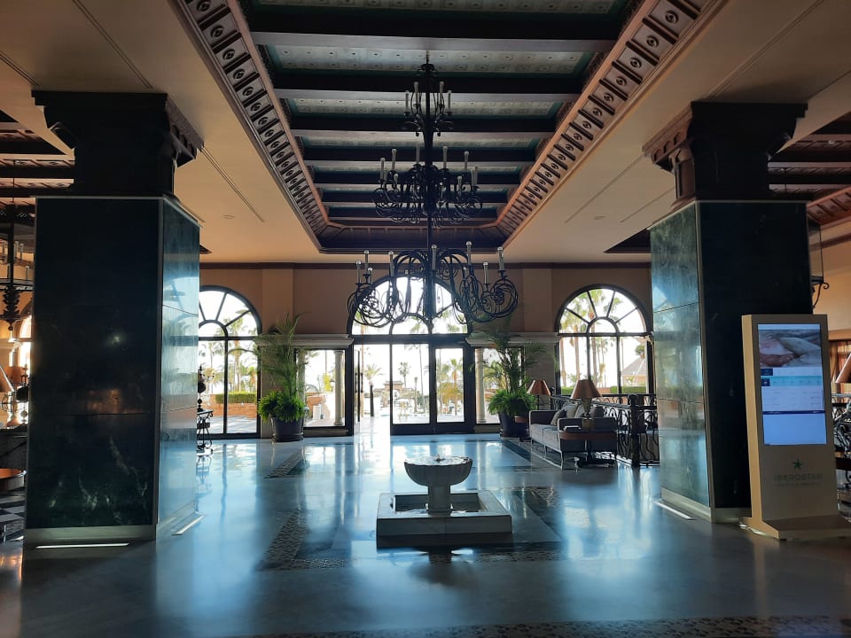 Lobby Iberostar Waves Málaga Playa