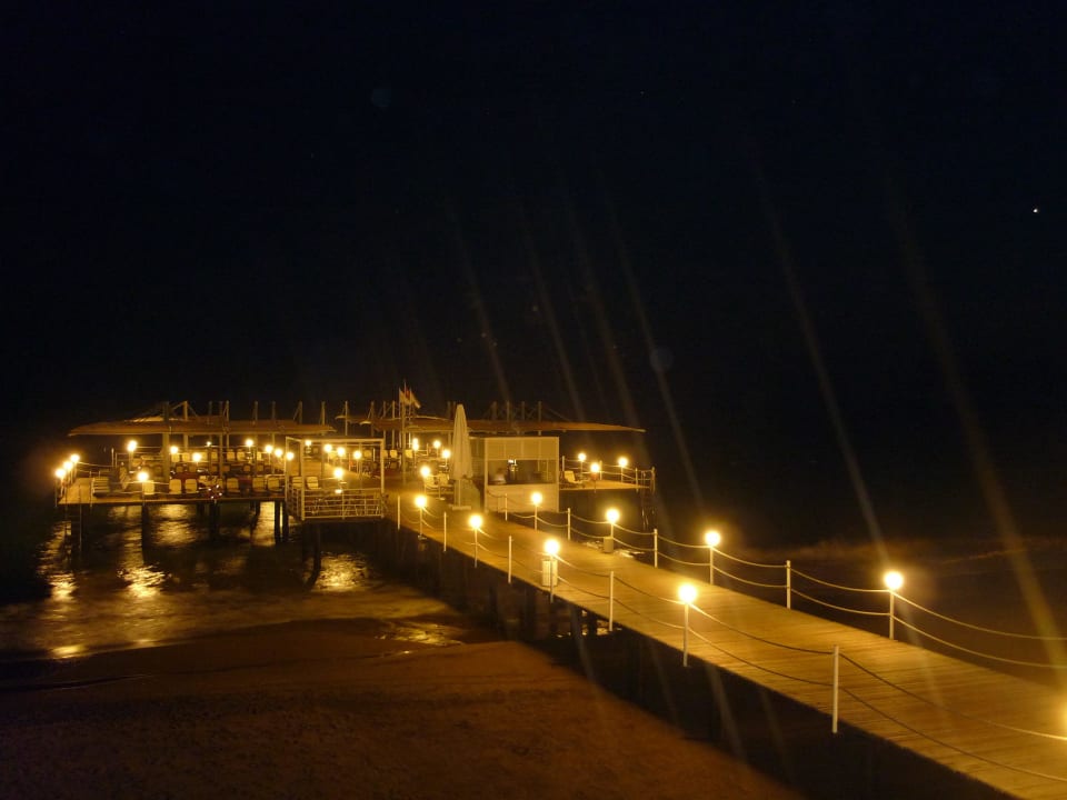 Blick auf den Steg ins Meer Susesi Luxury Resort