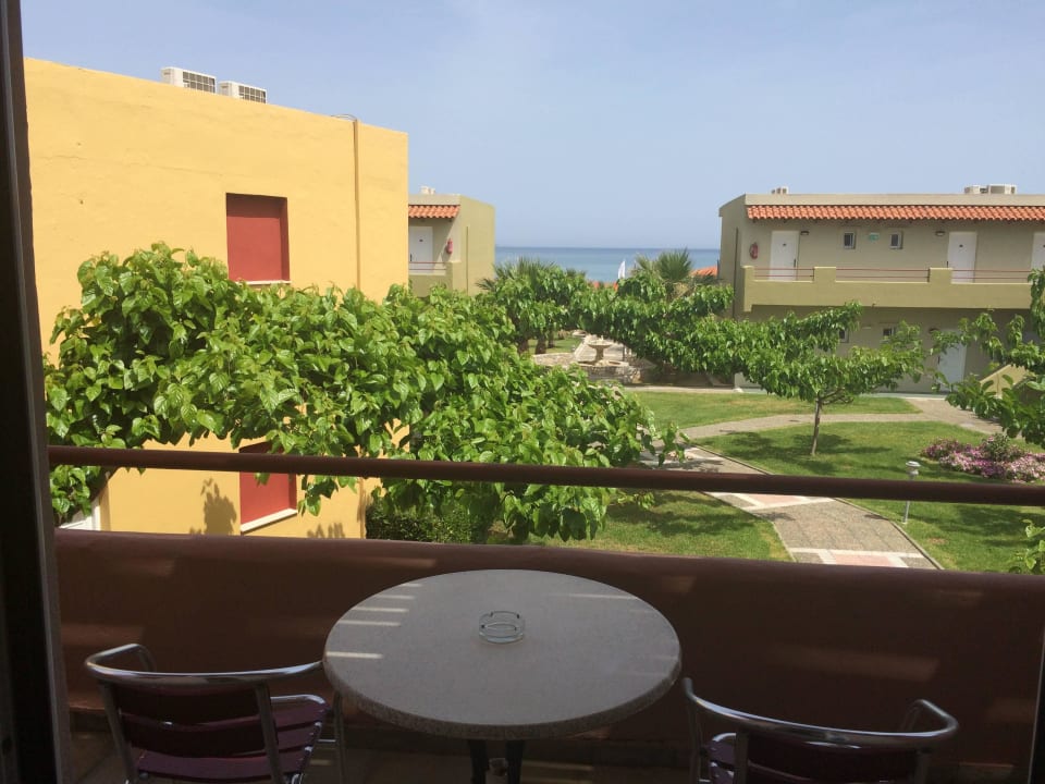 Balkon von Zimmer 222 mit Meerblick Eliros Mare