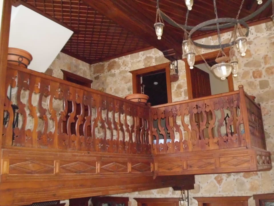 Schattenbereich Pool mit Treppe Dogan Hotel by Prana Hotels & Resorts