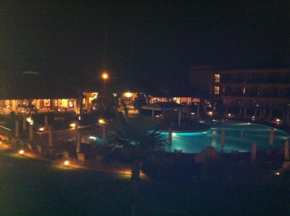 Poolbereich im Abendlicht La Quinta Menorca By PortBlue Boutique