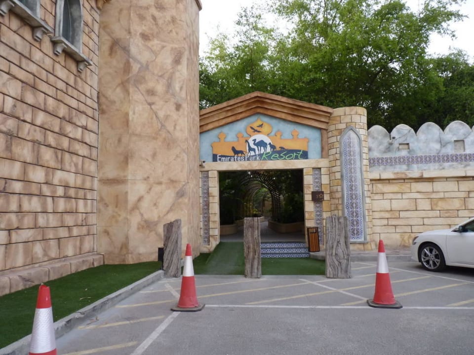 Вход Hotel Emirates Park Resort