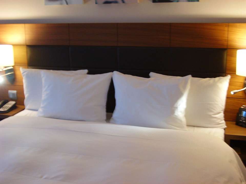 Das härteverstellbare Bett. Habe gut geschlafen! Hilton Garden Inn Frankfurt Airport
