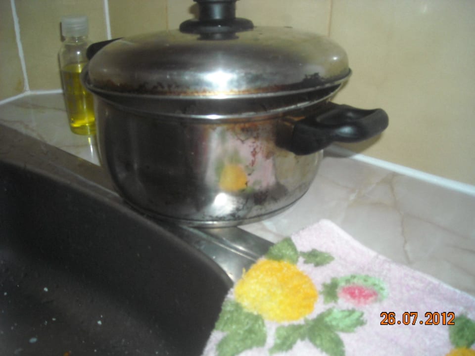 Garnek z aneksu Spiros & Soula Apartments