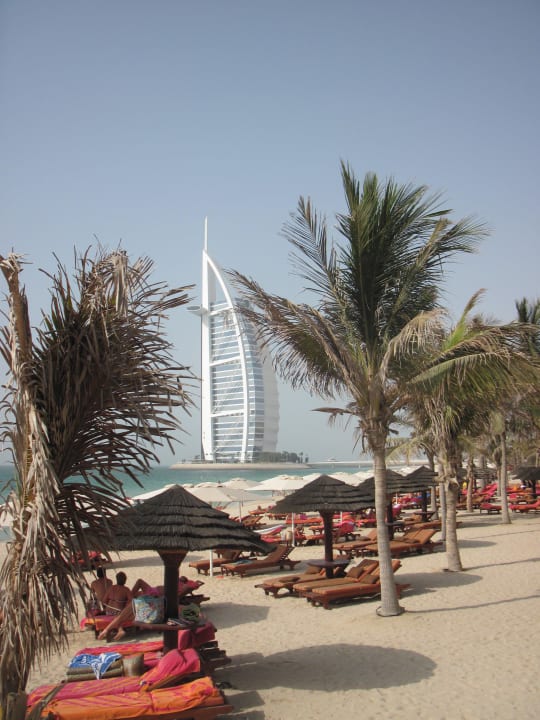 ...mit Schatten spendenden Palmen Jumeirah Dar Al Masyaf