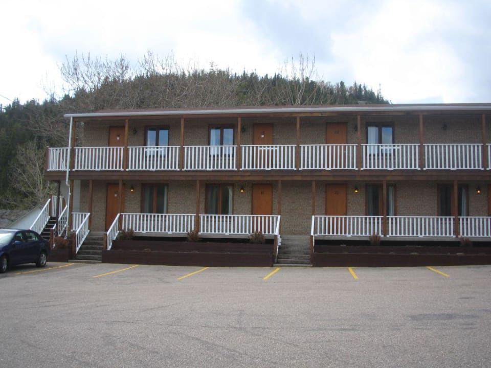 Nebengebäude mit  Zimmern Hotel Georges