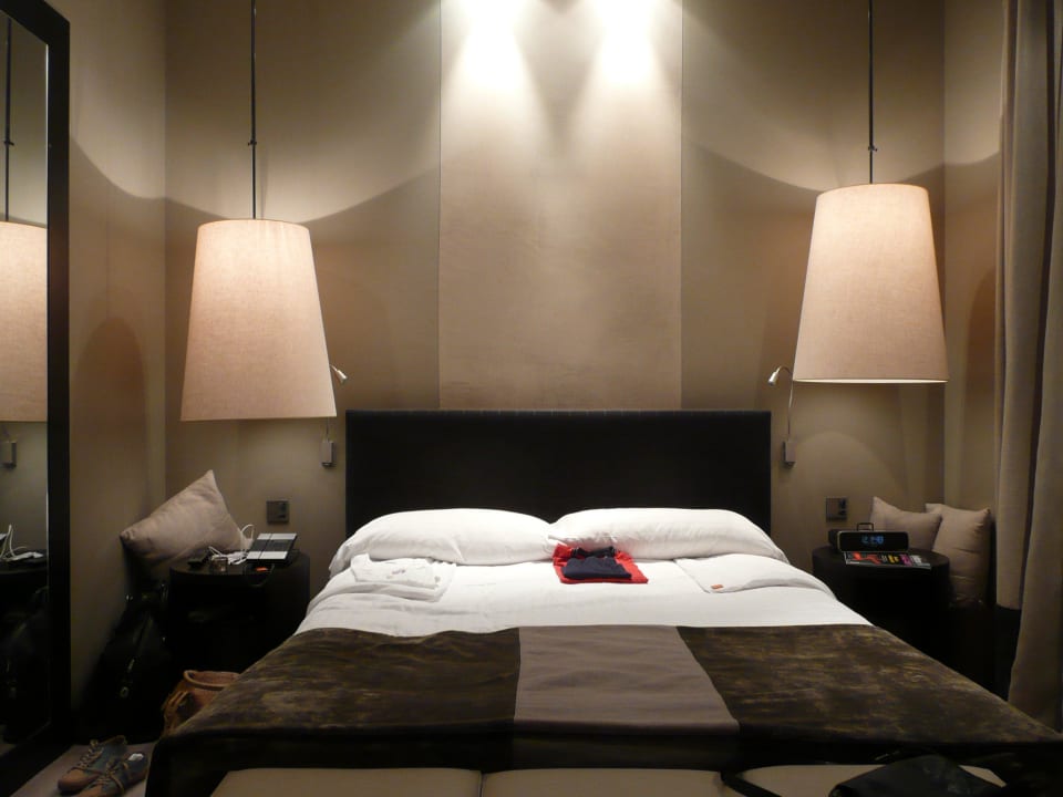 Queen-size bed Hotel Murmuri Barcelona