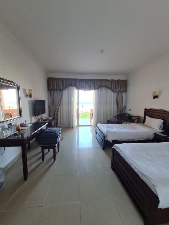 Zimmer Three Corners Happy Life Beach Resort