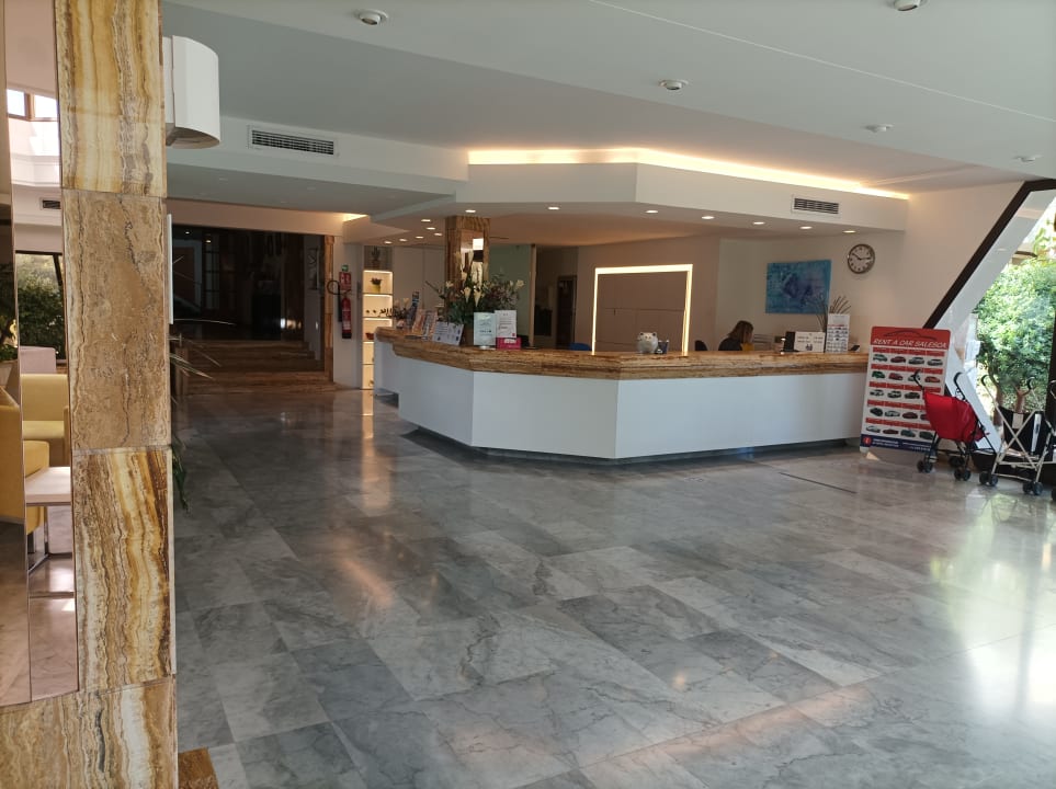 Lobby Hotel Exagon Park