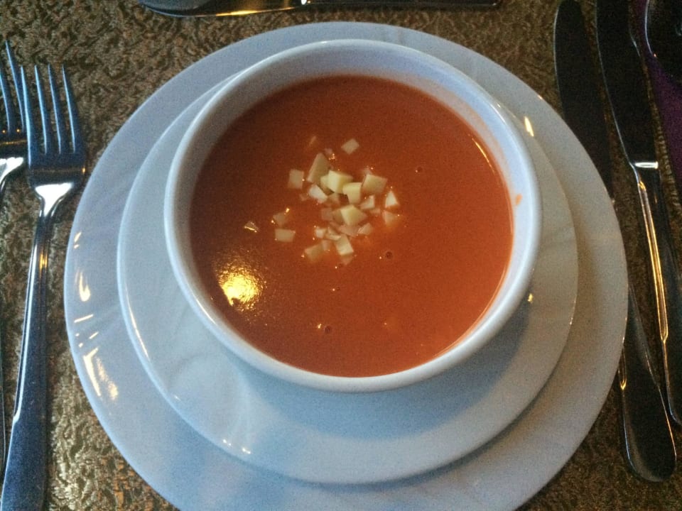Tomatensuppe mit Käse As Queen Beach