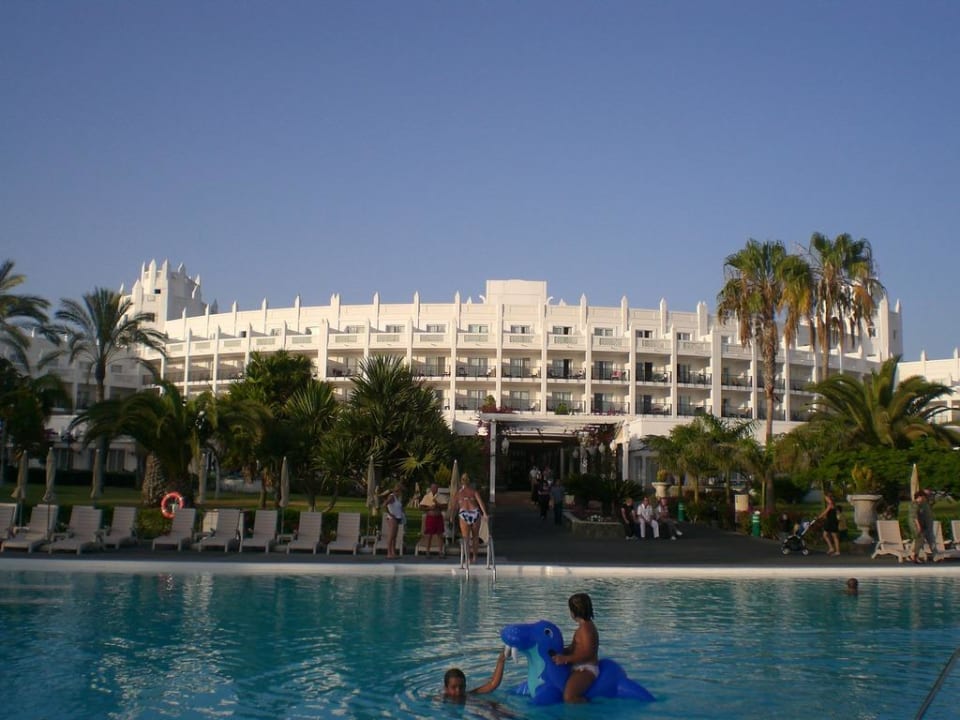 Hotelansicht vom Pool aus Hotel Riu Palace Meloneras