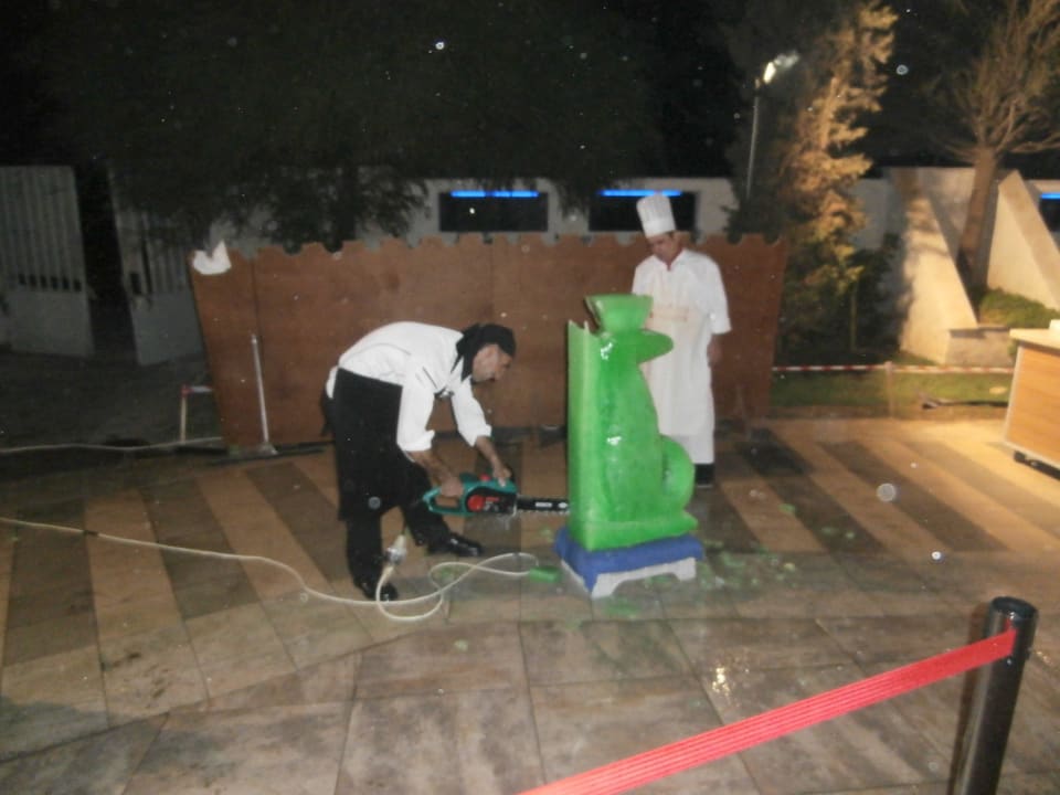 Aus Eis gefertigte Figuren Saturn Palace Resort Hotel