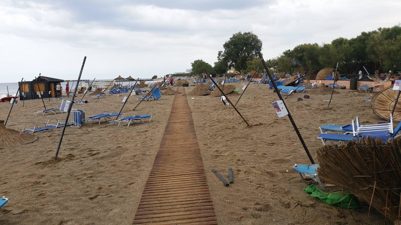 Nach dem Unwetter Anissa Beach & Village