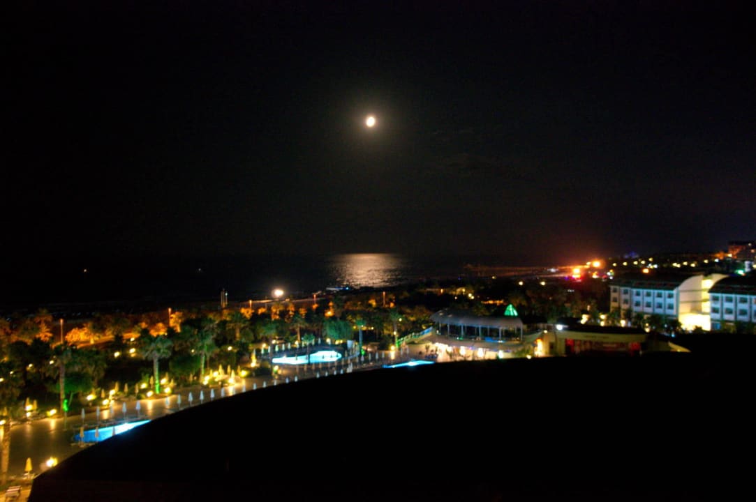 Ночной вид из номера VONRESORT Golden Coast