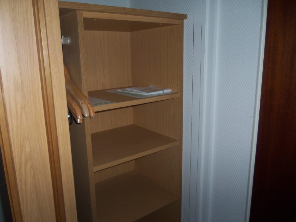 Schrank Leonardo Hotel Düsseldorf Airport - Ratingen