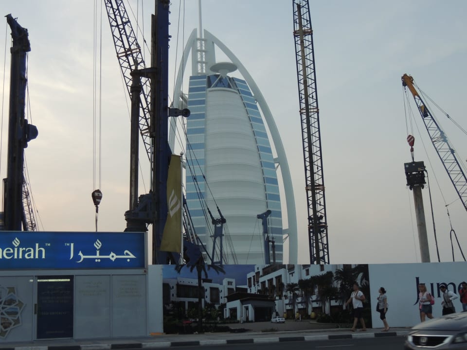Baustelle von der Straßenseite aus gesehen Jumeirah Mina Al Salam