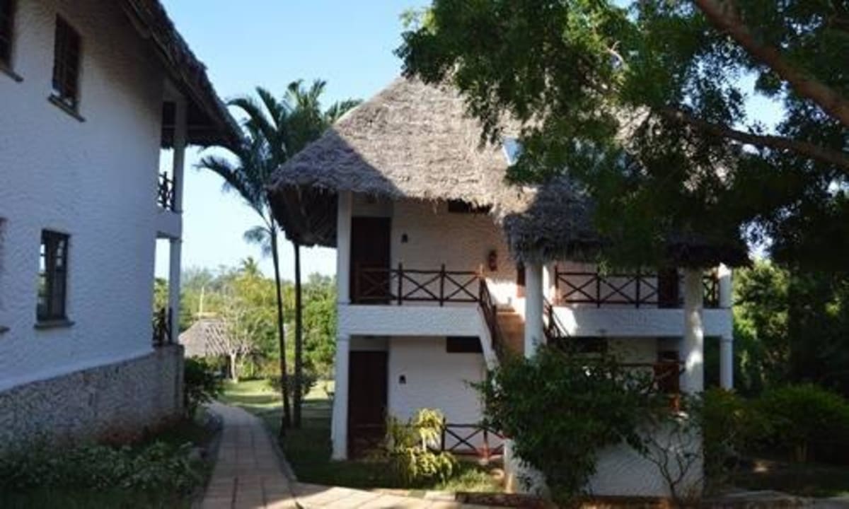 Hotelgebäude Bluebay Beach Resort & Spa