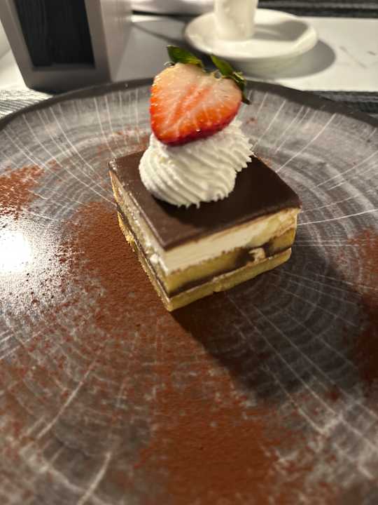 Gastro Rose Rayhaan by Rotana