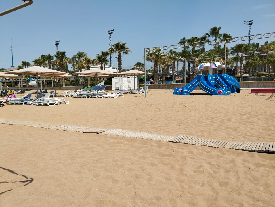 Strand Kamelya Aishen Club