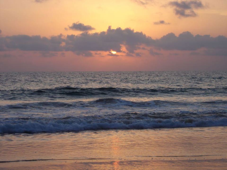 Sonnenuntergang Hotel Naithonburi Beach Resort