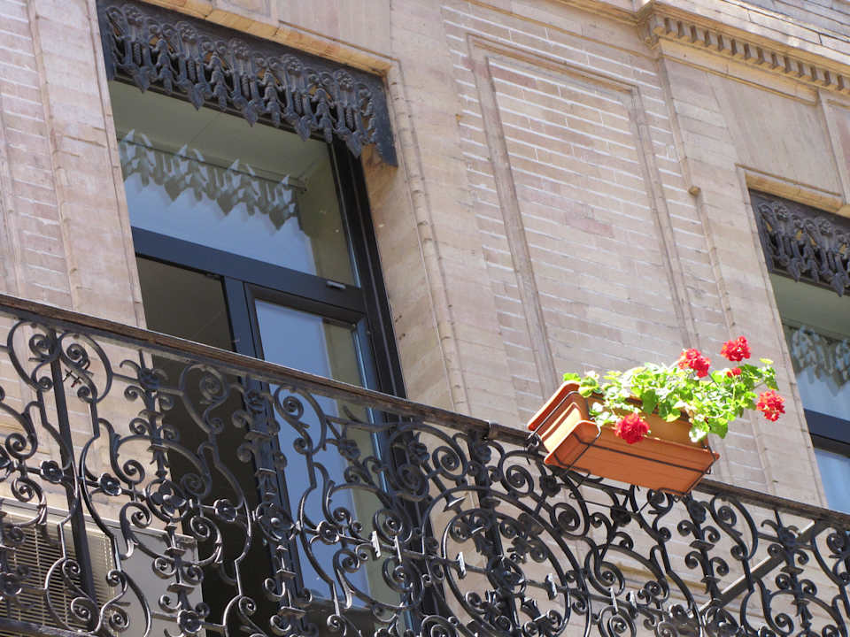 Detail de la facade cote rue d'Austerlitz Hôtel de France