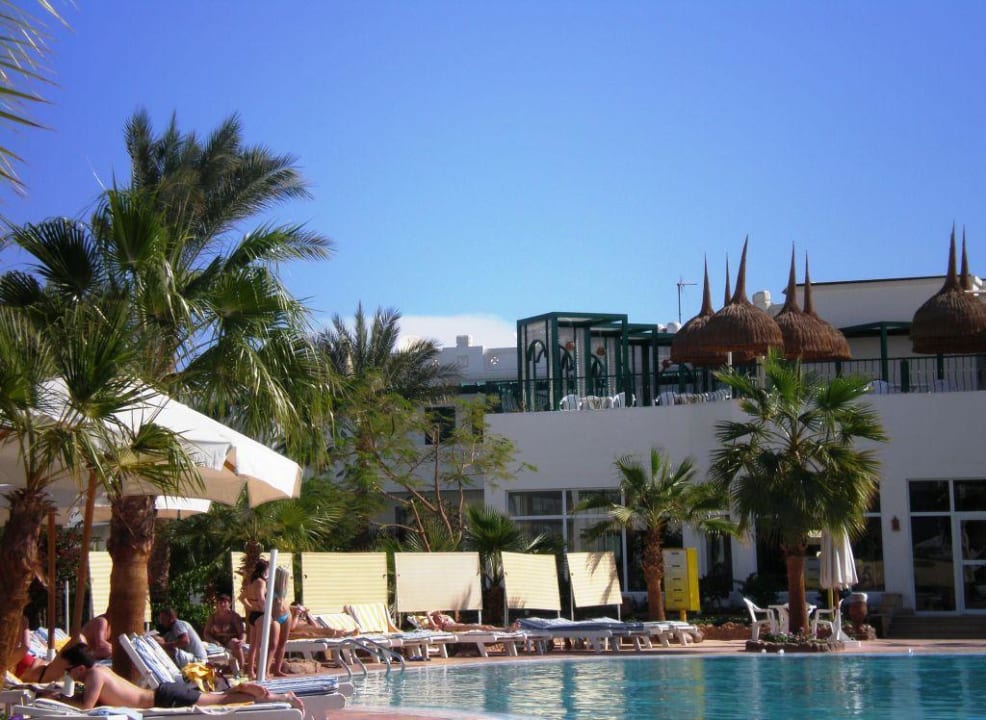 Przy basenie Hotel Amarante Garden Palms Resort