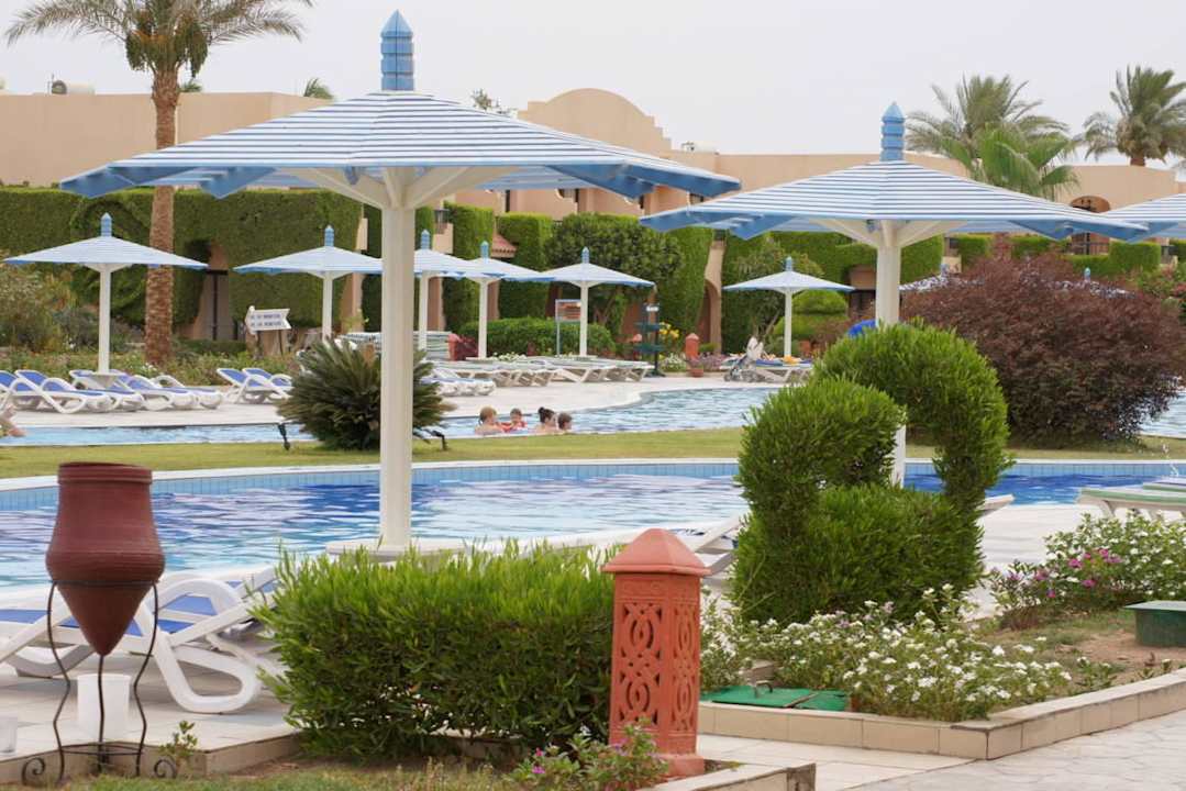 Wycinanki w ogrodzie Ali Baba Palace Resort