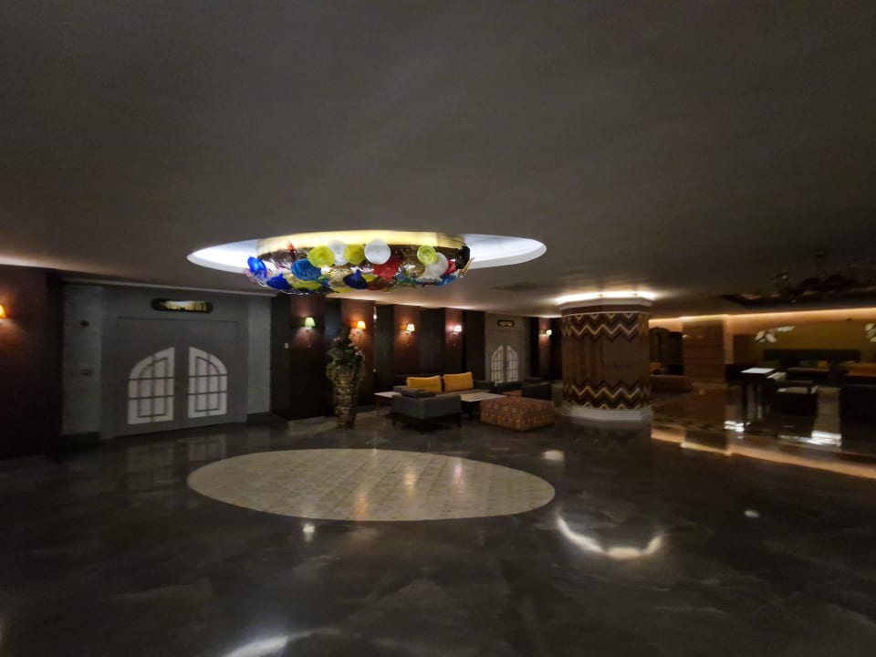 Lobby Royal Taj Mahal Hotel