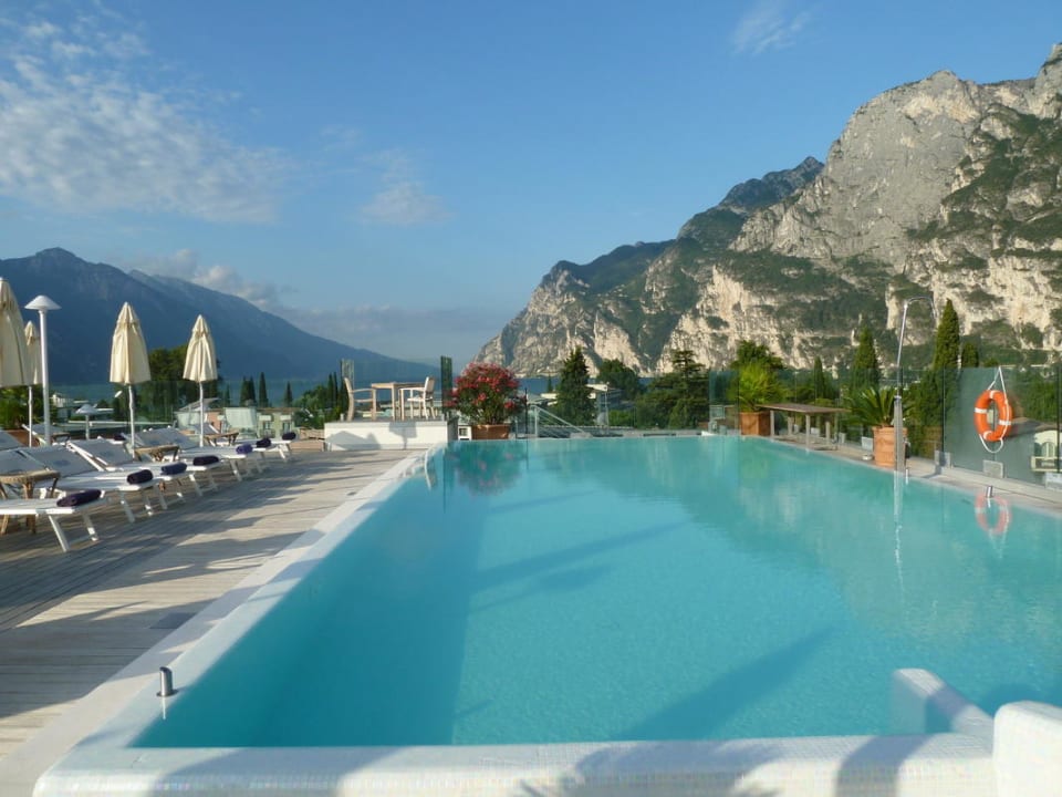 Blick Richtung Gardasee Hotel Kristal Palace - TonelliHotels